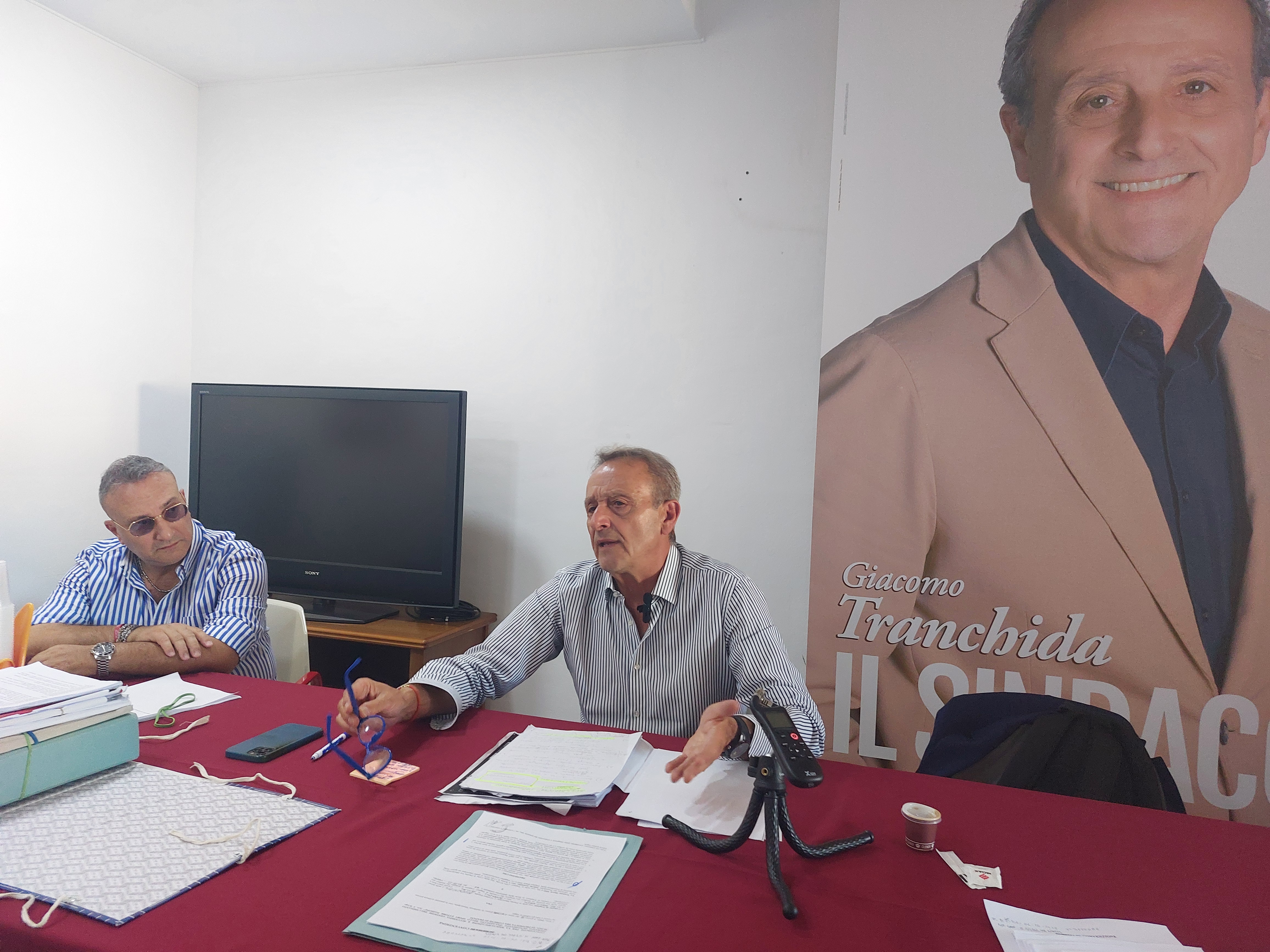 https://www.tp24.it/immagini_articoli/11-07-2025/1752227041-0-tranchida-provoca-antonini-candidati-sindaco-non-restare-dietro-le-quinte.jpg