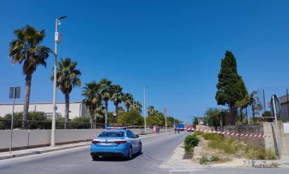 https://www.tp24.it/immagini_articoli/11-08-2026/1786453768-0-erice-incidente-mortale-sul-lungomarev-motociclista-finisce-sotto-un-mezzo-pesante.jpg