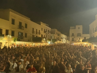 https://www.tp24.it/immagini_articoli/11-08-2026/ferragosto-alle-egadi-musica-e-spettacoli-a-favignana-levanzo-e-marettimo-c-e-rmc101-250.jpg
