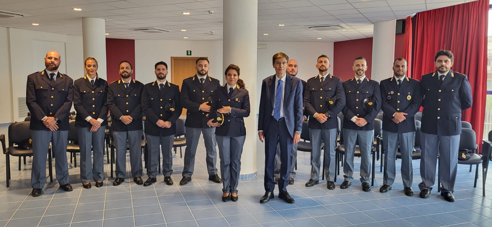 https://www.tp24.it/immagini_articoli/11-09-2025/1757569781-0-polizia-10-nuovi-agenti-al-commissariato-di-castelvetrano.jpg