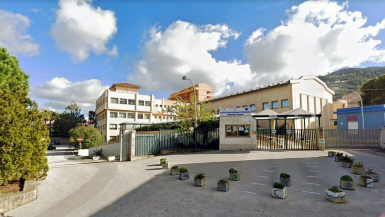 https://www.tp24.it/immagini_articoli/11-10-2026/1791698385-0-aggressione-all-itet-caruso-di-alcamo-la-uil-scuola-trapani-solidarieta-ai-collaboratori-scolastici-feriti.jpg