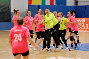 https://www.tp24.it/immagini_articoli/11-10-2026/pallamano-l-handball-trapani-compie-un-altro-capolavoro-conversano-battuta-30-29-250.jpg