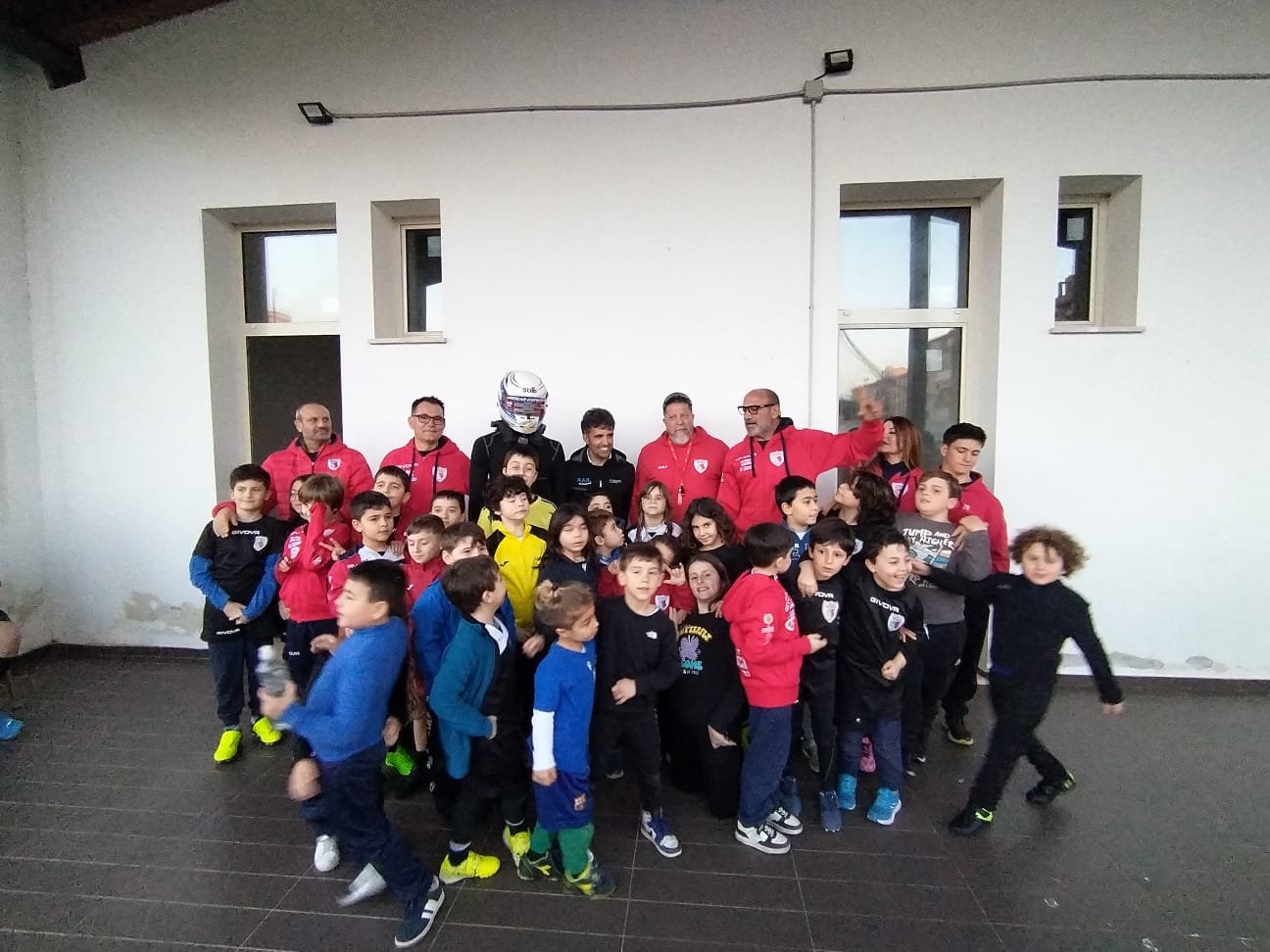 https://www.tp24.it/immagini_articoli/12-03-2026/1773342043-0-marsala-educazione-stradale-e-sport-incontro-dei-fenici-rugby-con-bambini-e-famiglie.jpg