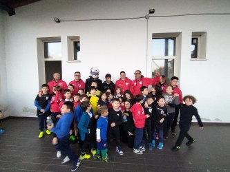 https://www.tp24.it/immagini_articoli/12-03-2026/marsala-educazione-stradale-e-sport-incontro-dei-fenici-rugby-con-bambini-e-famiglie-250.jpg
