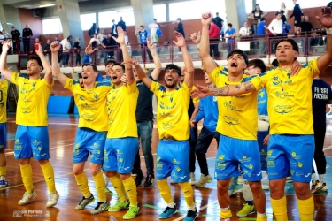 https://www.tp24.it/immagini_articoli/12-04-2026/calcio-a-5-il-primo-atto-del-derby-nei-play-off-viene-vinto-dal-futsal-mazara-250.jpg