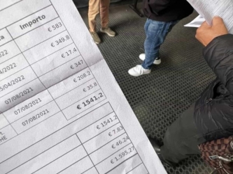 https://www.tp24.it/immagini_articoli/12-05-2026/multe-ztl-a-tre-fontane-codici-chiede-verifiche-sulle-notifiche-250.jpg