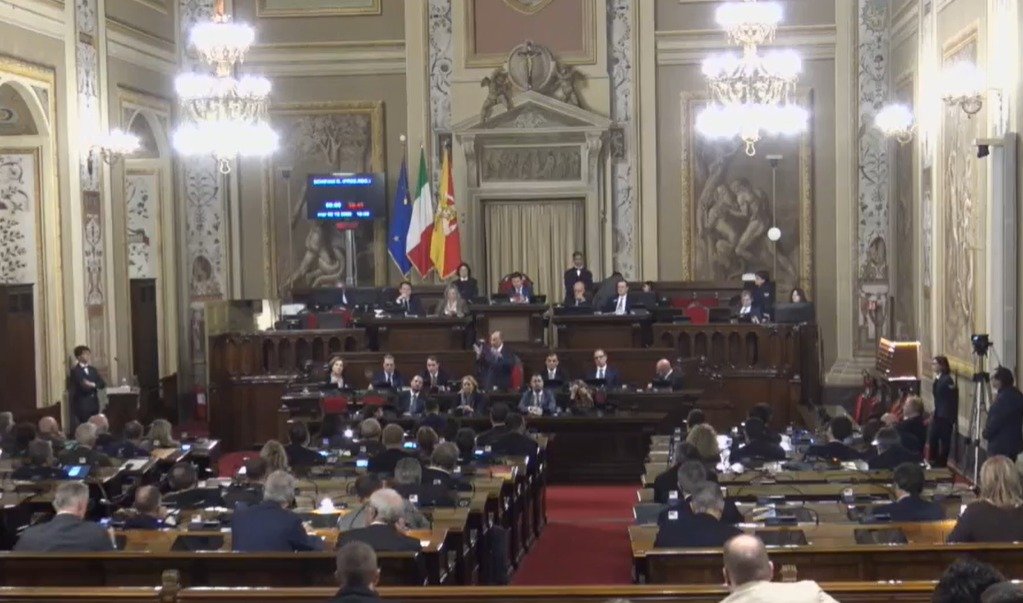 https://www.tp24.it/immagini_articoli/12-06-2026/1781220540-0-il-centrodestra-blinda-schifani-il-centrosinistra-si-riorganizza.jpg