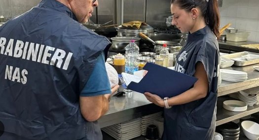 https://www.tp24.it/immagini_articoli/12-06-2026/1781247722-0-controlli-dei-nas-nei-ristoranti-sequestrati-200-chili-di-cibo-non-idoneo-al-consumo.jpg