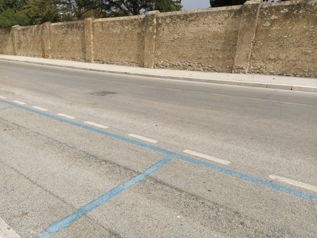 https://www.tp24.it/immagini_articoli/12-06-2026/1781294846-0-erice-stalli-blu-e-consiglio-aperto-messina-replica-a-cavarretta.jpg