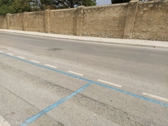 https://www.tp24.it/immagini_articoli/12-06-2026/erice-stalli-blu-e-consiglio-aperto-messina-replica-a-cavarretta-250.jpg