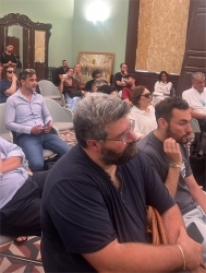 https://www.tp24.it/immagini_articoli/12-06-2026/urla-e-pugni-sul-tavolo-al-comune-esplode-la-rabbia-del-centro-storico-250.jpg