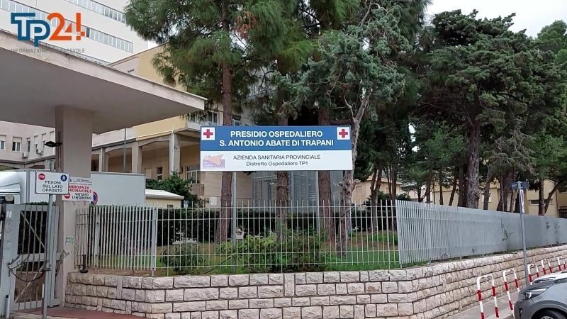 https://www.tp24.it/immagini_articoli/12-07-2026/1783858137-0-detenuto-del-carcere-di-trapani-evade-davanti-al-pronto-soccorso-ricerche-in-corso.jpg