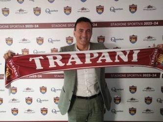 https://www.tp24.it/immagini_articoli/12-07-2026/antonini-dice-addio-a-trapani-e-adesso-insulta-la-citta-ciao-ciao-sfigati-250.jpg