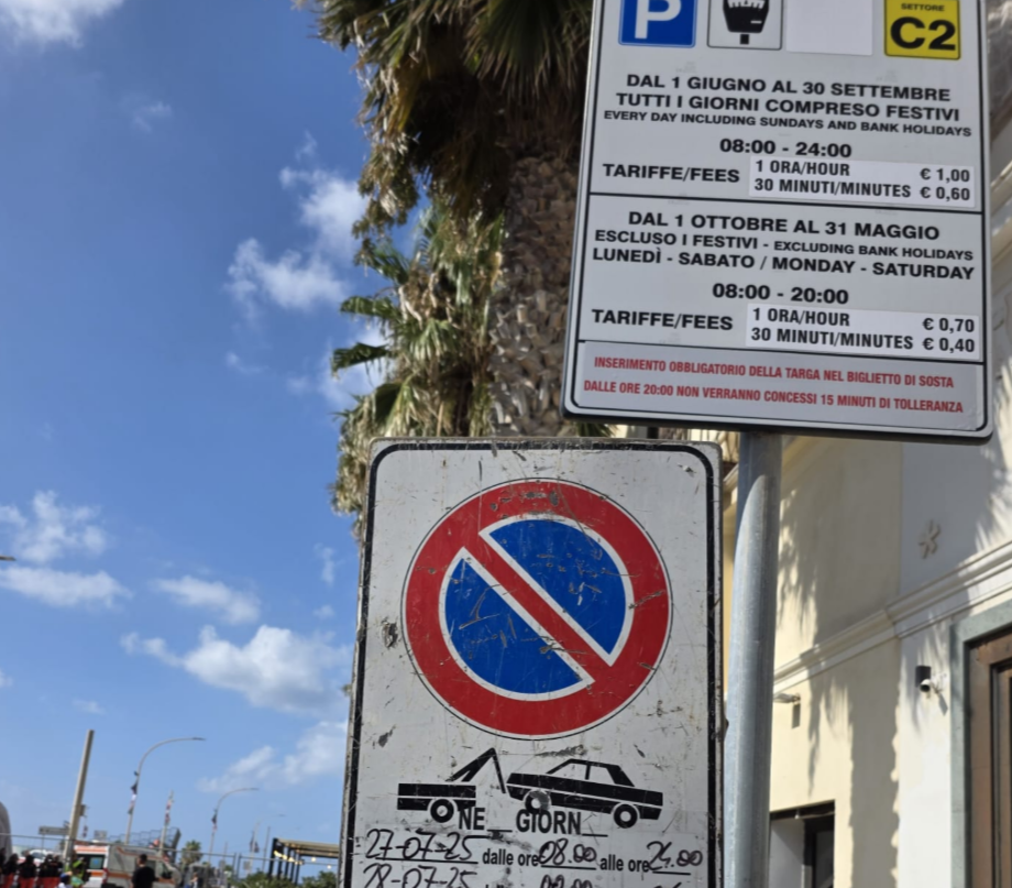 https://www.tp24.it/immagini_articoli/12-08-2025/1754978521-0-trapani-turista-protesta-auto-rimossa-nonostante-ticket-pagato-segnaletica-poco-chi.png