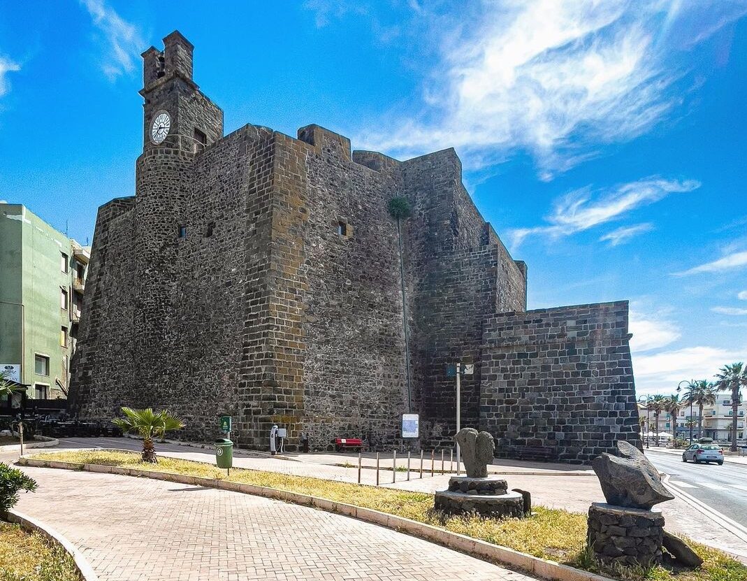 https://www.tp24.it/immagini_articoli/12-08-2025/1755008889-0-pantelleria-il-caso-del-castello-medievale-dalla-concessione-gratuita-alla-rinuncia.jpg