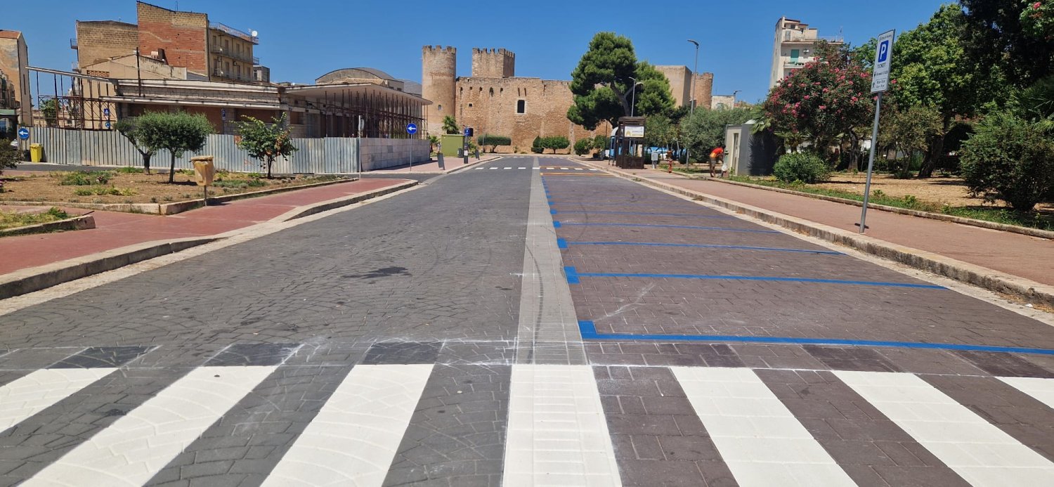 https://www.tp24.it/immagini_articoli/12-08-2026/1786490401-0-alcamo-riaperto-il-parcheggio-di-fronte-al-castello-dei-conti-di-modica.jpg