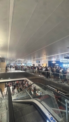 https://www.tp24.it/immagini_articoli/12-08-2026/etna-l-aeroporto-di-palermo-nel-caos-tra-ritardi-e-code-la-vardera-situazione-fuori-controllo-250.jpg