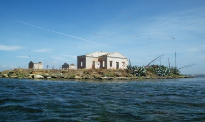 https://www.tp24.it/immagini_articoli/12-08-2026/stagnone-legambiente-l-isola-schola-e-gia-un-patrimonio-naturale-non-e-un-parco-giochi-250.jpg