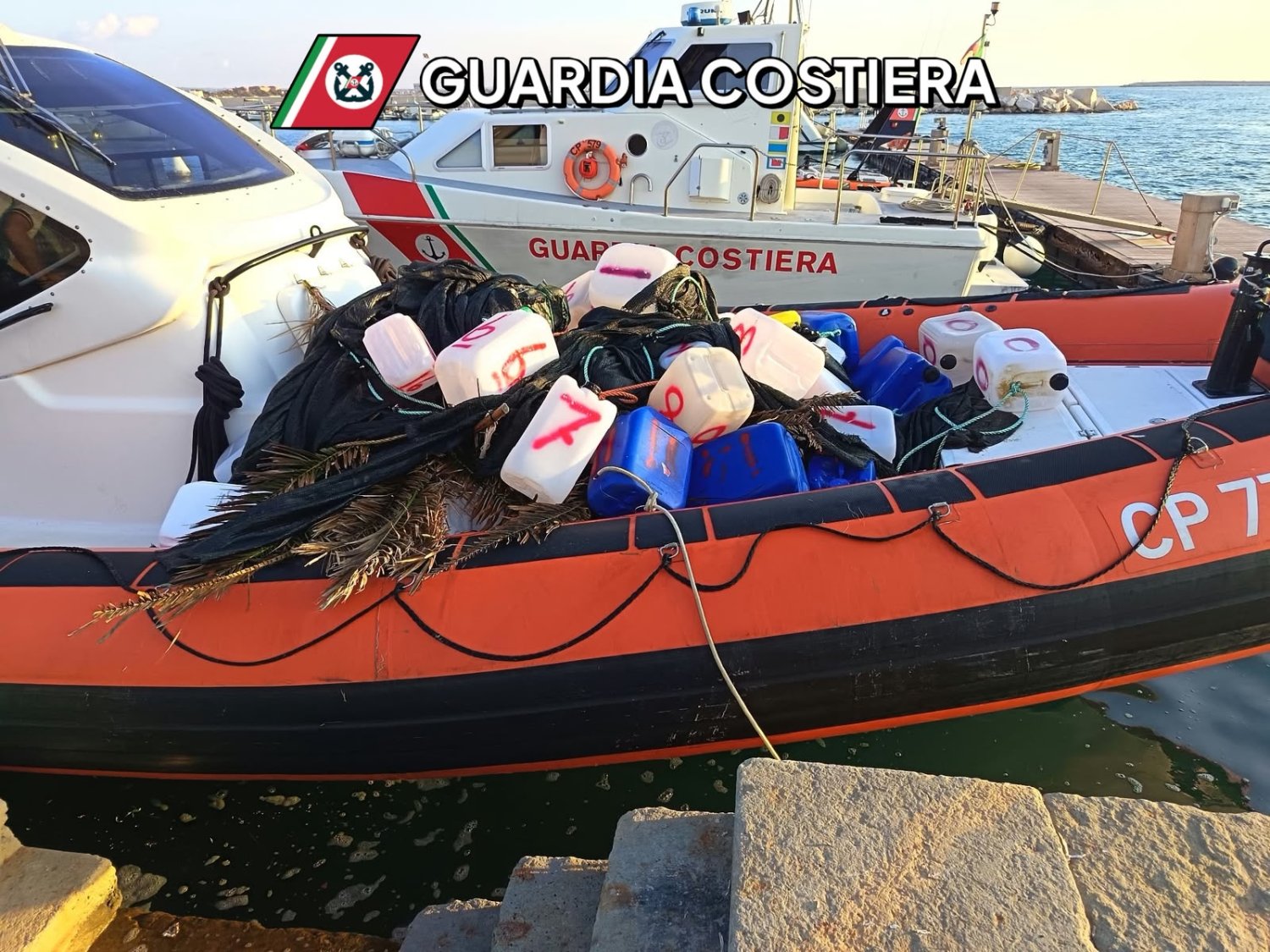 https://www.tp24.it/immagini_articoli/12-10-2026/1791822828-0-pesca-abusiva-sequestrati-100-cannizzi-e-una-tonnellata-di-plastica-tra-le-egadi-e-san-vito.jpg