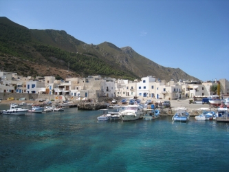 https://www.tp24.it/immagini_articoli/12-10-2026/marettimo-il-comitato-per-i-diritti-dell-isola-chiede-un-coordinamento-di-protezione-civile-250.jpg