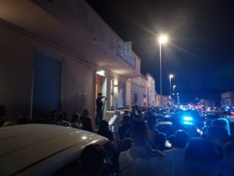 https://www.tp24.it/immagini_articoli/12-10-2026/marsala-dopo-i-fatti-di-via-salemi-l-amministrazione-solidarieta-ai-cittadini-no-alla-giustizia-fai-da-te-250.jpg