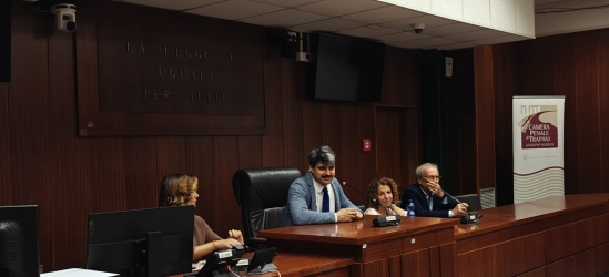 https://www.tp24.it/immagini_articoli/12-10-2026/trapani-gli-studenti-del-nautico-ricordano-ciaccio-montalto-la-testimonianza-della-figlia-al-tribunale-250.jpg