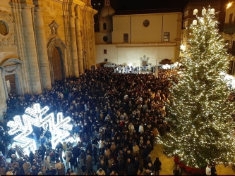 https://www.tp24.it/immagini_articoli/12-12-2025/marsala-lo-shopping-di-natale-del-sindaco-grillo-64mila-euro-per-eventi-e-mercatini-250.jpg
