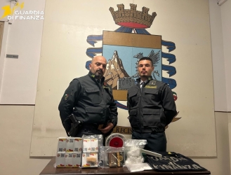 https://www.tp24.it/immagini_articoli/13-04-2026/trapani-fermato-al-porto-con-oltre-un-chilo-di-droga-per-pantelleria-250.jpg