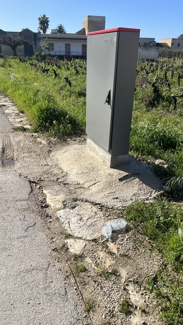 https://www.tp24.it/immagini_articoli/13-05-2026/1778668608-0-marsala-passano-i-cavi-della-fibra-ottica-ma-la-linea-non-e-attiva.jpg