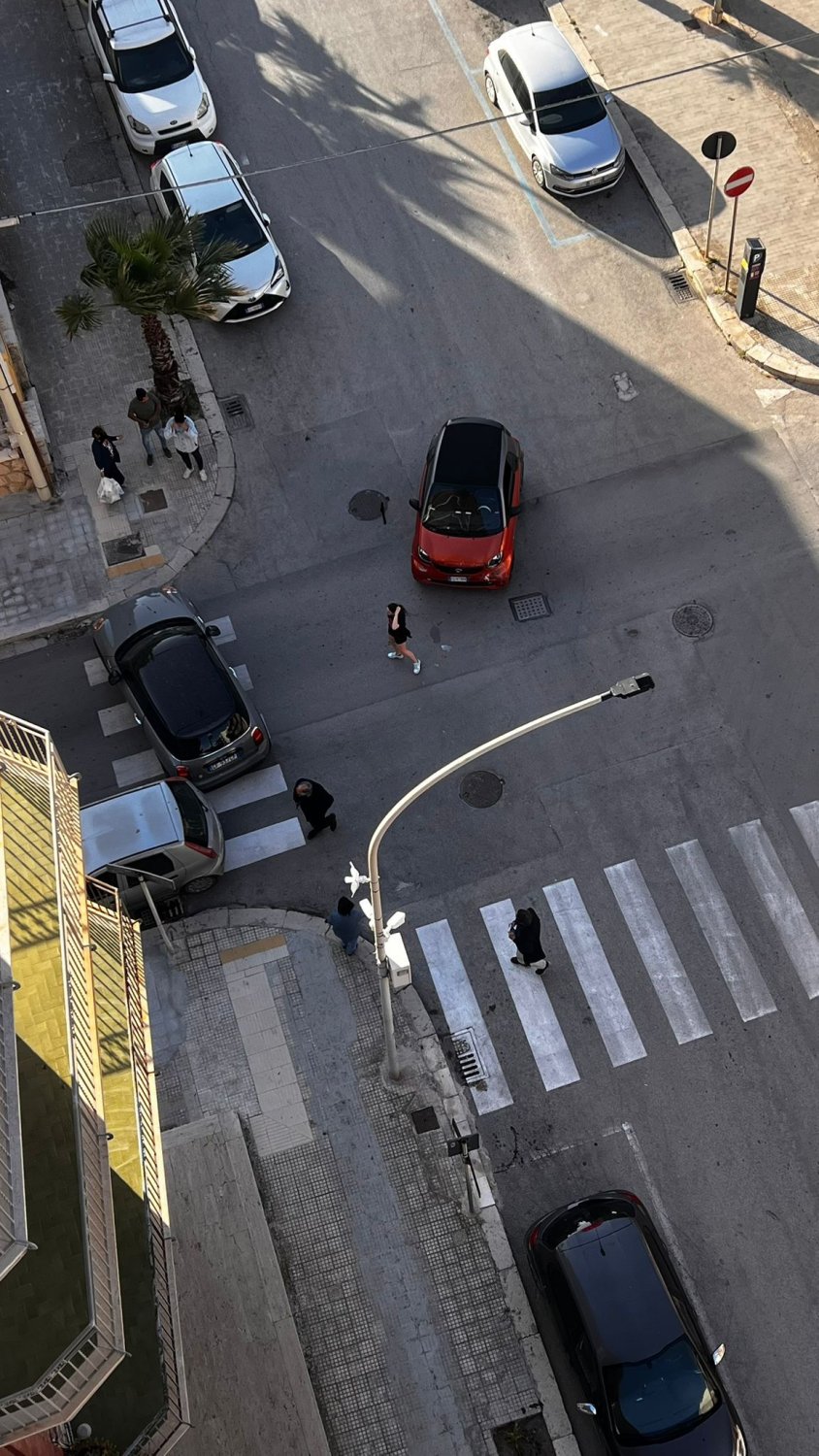 https://www.tp24.it/immagini_articoli/13-05-2026/1778700949-0-marsala-scontro-fra-tre-auto-al-solito-incrocio-di-via-delle-ninfee.jpg
