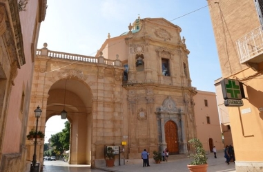 https://www.tp24.it/immagini_articoli/13-05-2026/marsala-adele-pipitone-molestie-in-piazza-addolorata-la-sicurezza-non-e-uno-spot-250.jpg