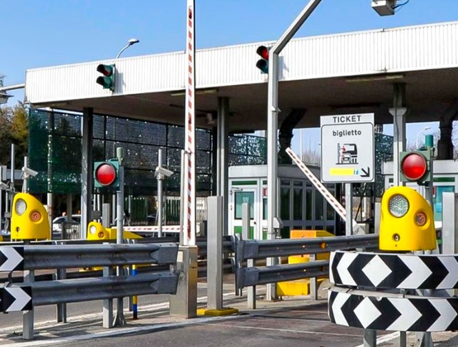 https://www.tp24.it/immagini_articoli/13-06-2026/1781308591-0-cinque-misure-cautelari-per-gli-ammanchi-ai-caselli-delle-autostrade-siciliane.jpg