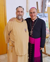 https://www.tp24.it/immagini_articoli/13-06-2026/castelvetrano-fra-martino-prende-i-voti-una-vita-tra-cucina-e-fede-250.jpg