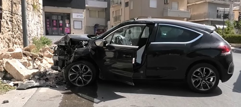 https://www.tp24.it/immagini_articoli/13-07-2026/1783920606-0-alcamo-ha-un-colpo-di-sonno-e-si-schianta-con-l-auto-contro-la-facciata-di-un-edificio.jpg
