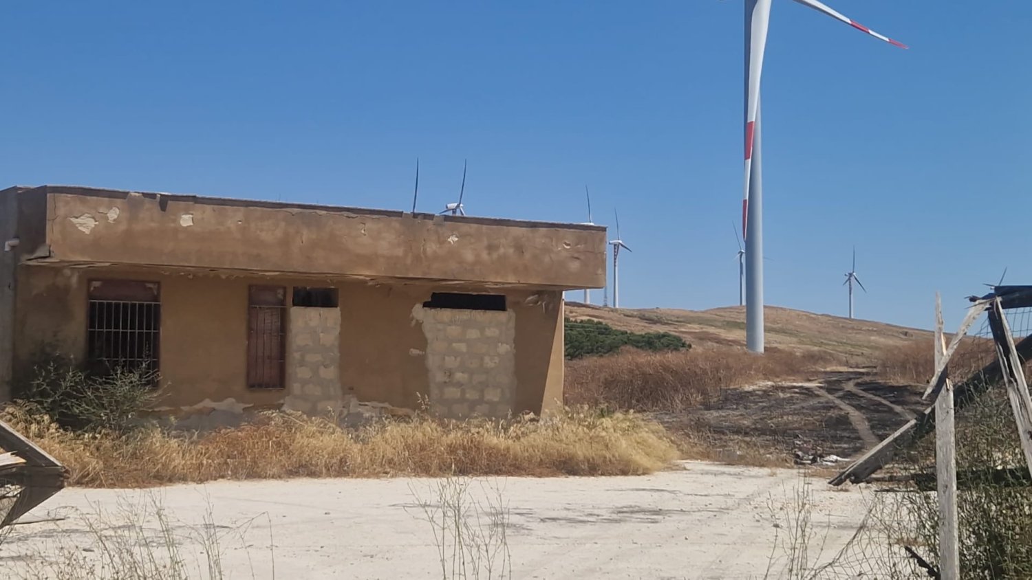 https://www.tp24.it/immagini_articoli/13-07-2026/1783959462-0-marsala-incendio-nell-ex-discarica-di-buttagane-brucia-la-vegetazione-sui-rifiuti.jpg