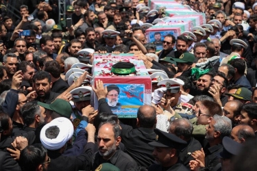 https://www.tp24.it/immagini_articoli/13-07-2026/addio-a-khamenei-e-i-venti-di-guerra-teheran-al-bivio-tra-successione-e-rappresaglia-250.jpg