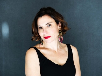 https://www.tp24.it/immagini_articoli/13-07-2026/stefania-auci-e-la-scrittrice-che-ha-venduto-di-piu-in-italia-nei-primi-sei-mesi-del-2026-250.jpg