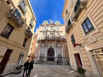 https://www.tp24.it/immagini_articoli/13-07-2026/trapani-il-racconto-di-un-turista-citta-bella-e-impossibile-250.jpg