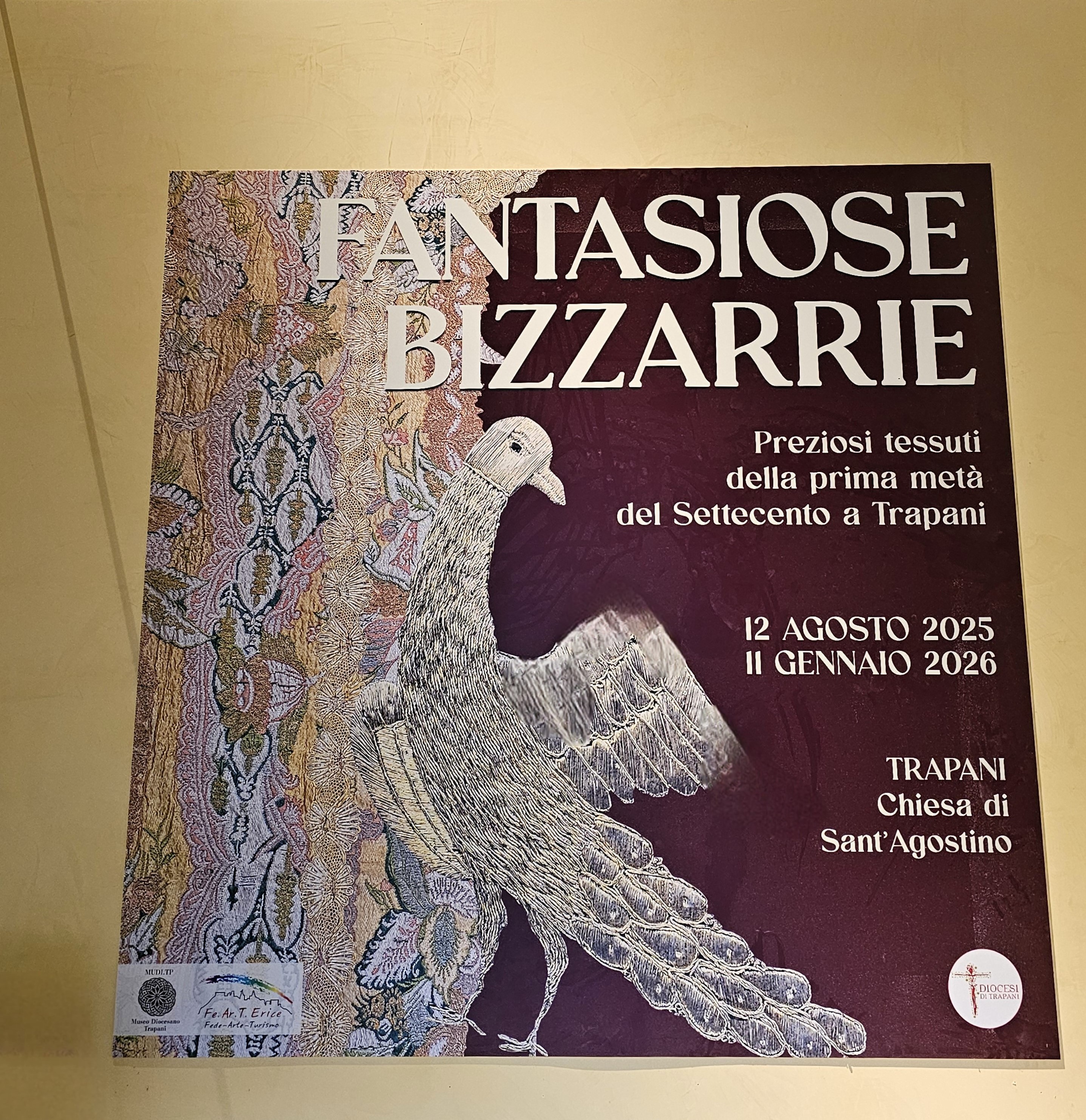https://www.tp24.it/immagini_articoli/13-08-2025/1755078277-0-trapani-fantasiose-bizzarrie-in-mostra-i-preziosi-tessuti-sacri-del-primo-settecento.jpg