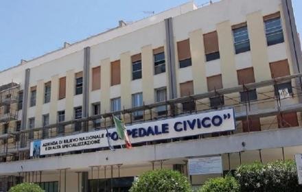 https://www.tp24.it/immagini_articoli/13-08-2026/1786599825-0-danneggia-computer-e-arredi-e-aggredisce-i-sanitari-del-pronto-soccorso-arrestato-dai-carabinieri.jpg