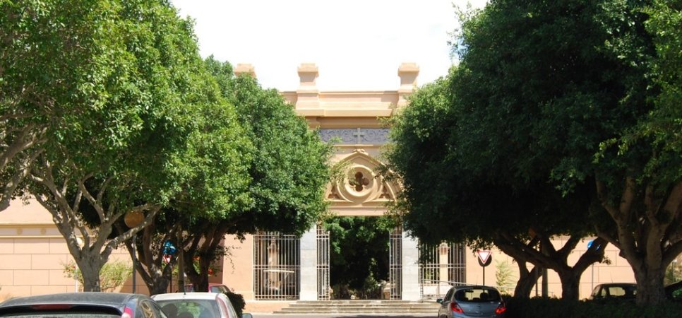 https://www.tp24.it/immagini_articoli/13-08-2026/1786624755-0-marsala-manutenzione-del-verde-vicino-al-cimitero-scattano-i-divieti-di-sosta.jpg