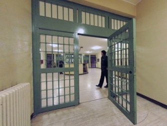 https://www.tp24.it/immagini_articoli/13-08-2026/trapani-il-carcere-e-le-sue-pene-250.jpg
