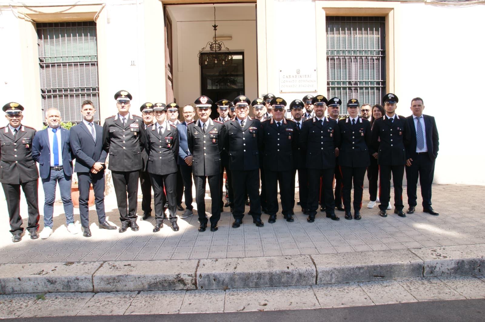 https://www.tp24.it/immagini_articoli/13-09-2025/1757748301-0-alcamo-il-generale-del-monaco-in-visita-alla-compagnia-carabinieri.jpg