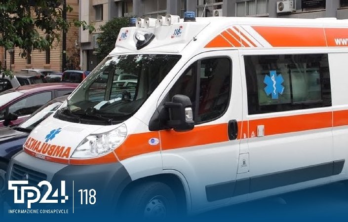 https://www.tp24.it/immagini_articoli/13-09-2026/1789291309-0-auto-finisce-fuori-strada-e-si-ribalta-tre-persone-ferite.jpg