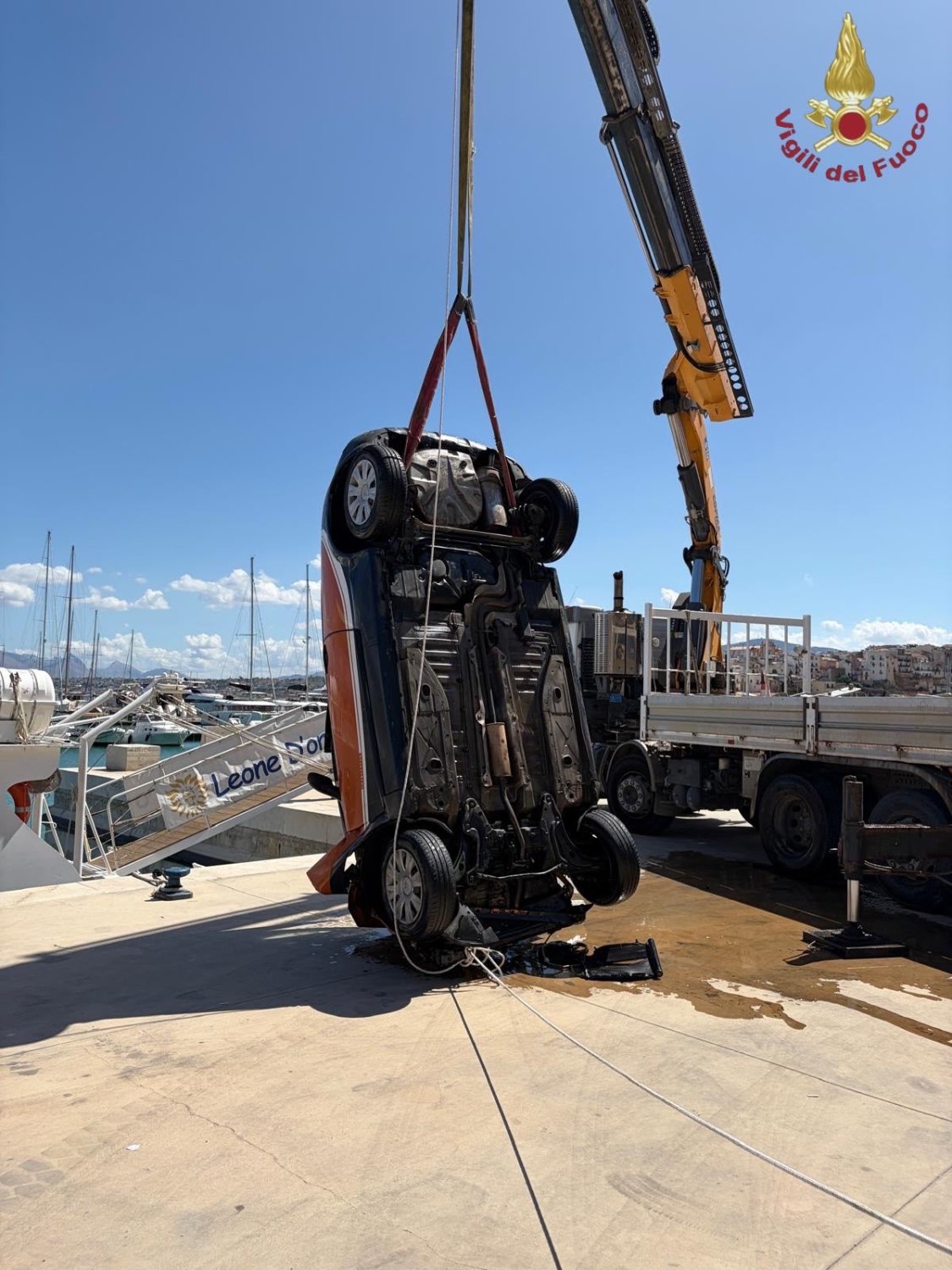 https://www.tp24.it/immagini_articoli/13-09-2026/1789299640-0-recuperata-l-auto-finita-in-mare-nel-porto-di-castellammare.jpg