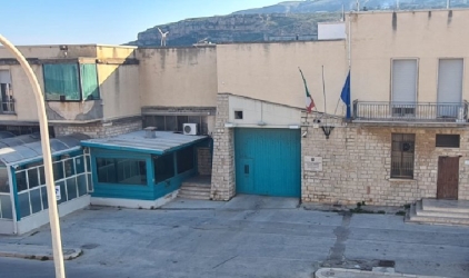 https://www.tp24.it/immagini_articoli/13-09-2026/carcere-di-trapani-la-uil-proclama-lo-stato-di-agitazione-un-poliziotto-ha-rischiato-di-morire-250.jpg