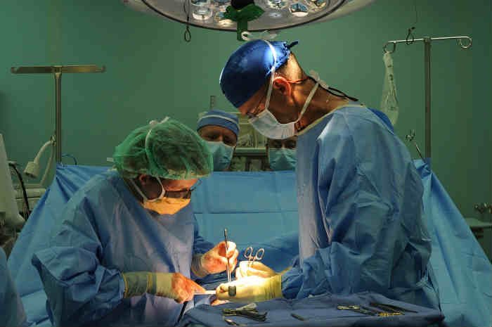 https://www.tp24.it/immagini_articoli/13-10-2026/1791916822-0-protesi-al-pene-a-spese-del-servizio-sanitario-indagati-cinque-medici.jpg