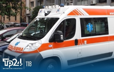 https://www.tp24.it/immagini_articoli/13-10-2026/marsala-scontro-tra-auto-e-moto-tra-via-mazzini-e-via-dello-sbarco-ferito-un-giovane-250.jpg