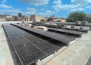 https://www.tp24.it/immagini_articoli/13-11-2025/fotovoltaico-a-erice-impianto-fermo-per-una-anno-arriva-l-indennizzo-per-i-consumatori-250.jpg