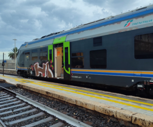 https://www.tp24.it/immagini_articoli/14-02-2026/treno-soppresso-a-mozia-birgi-ancora-disagi-per-i-pendolari-della-ferrovia-nel-trapanese-250.png
